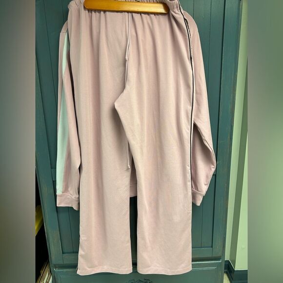 Izod Two Piece Set - Picture 8 of 13